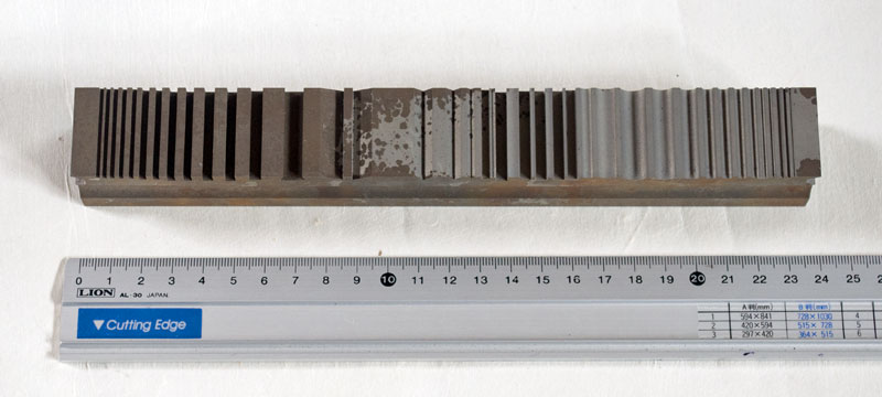 【上から】伊勢型紙：道具彫りの道具を作るための「台金」（だいがね）