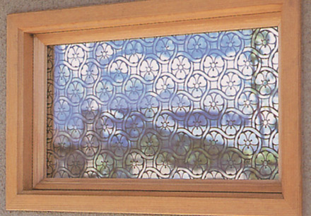 伊勢型紙を利用した建築作品：門窓「賑」