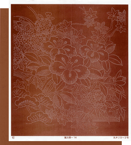 錐文様（色紙サイズ）１４:地紙に椿と菊（松、笹、紅葉）