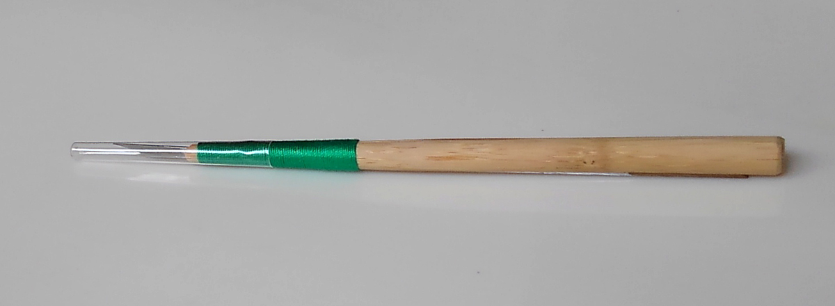 伊勢型紙彫刻の小刀：人工煤竹（炭化竹）の柄付き（全体写真）