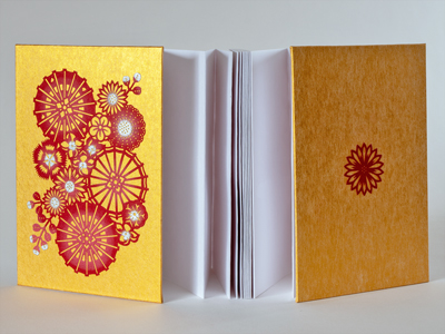 御朱印帳「和傘に花尽くし」（金）ジャバラ式